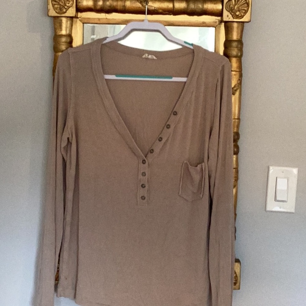 POL long sleeve  v neck polo NWOT tan stretchy size S rayon spandex